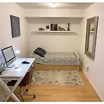 Cozy Condo In Centre Of Downtown Toronto